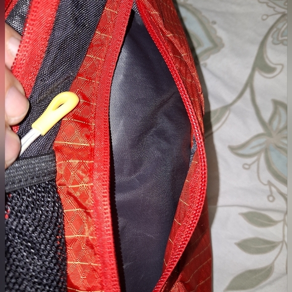 A G4Free sling bag, crossbody, shoulder bag. EUC - Picture 3 of 5